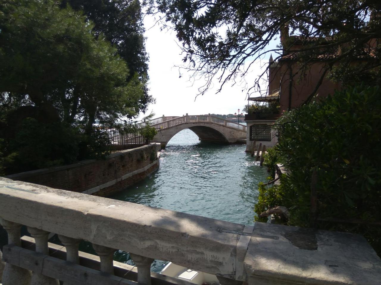 Susy Biennale Apartment - Canal View And Garden Veneza Exterior foto