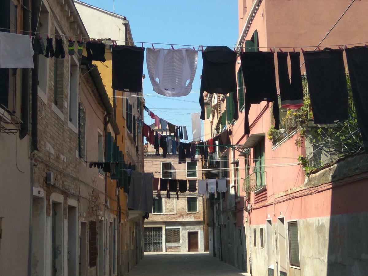 Susy Biennale Apartment - Canal View And Garden Veneza Exterior foto