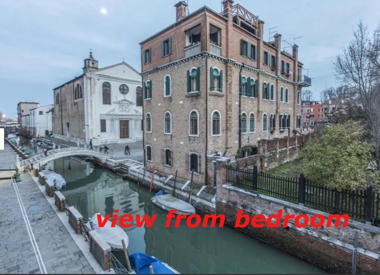 Susy Biennale Apartment - Canal View And Garden Veneza Exterior foto